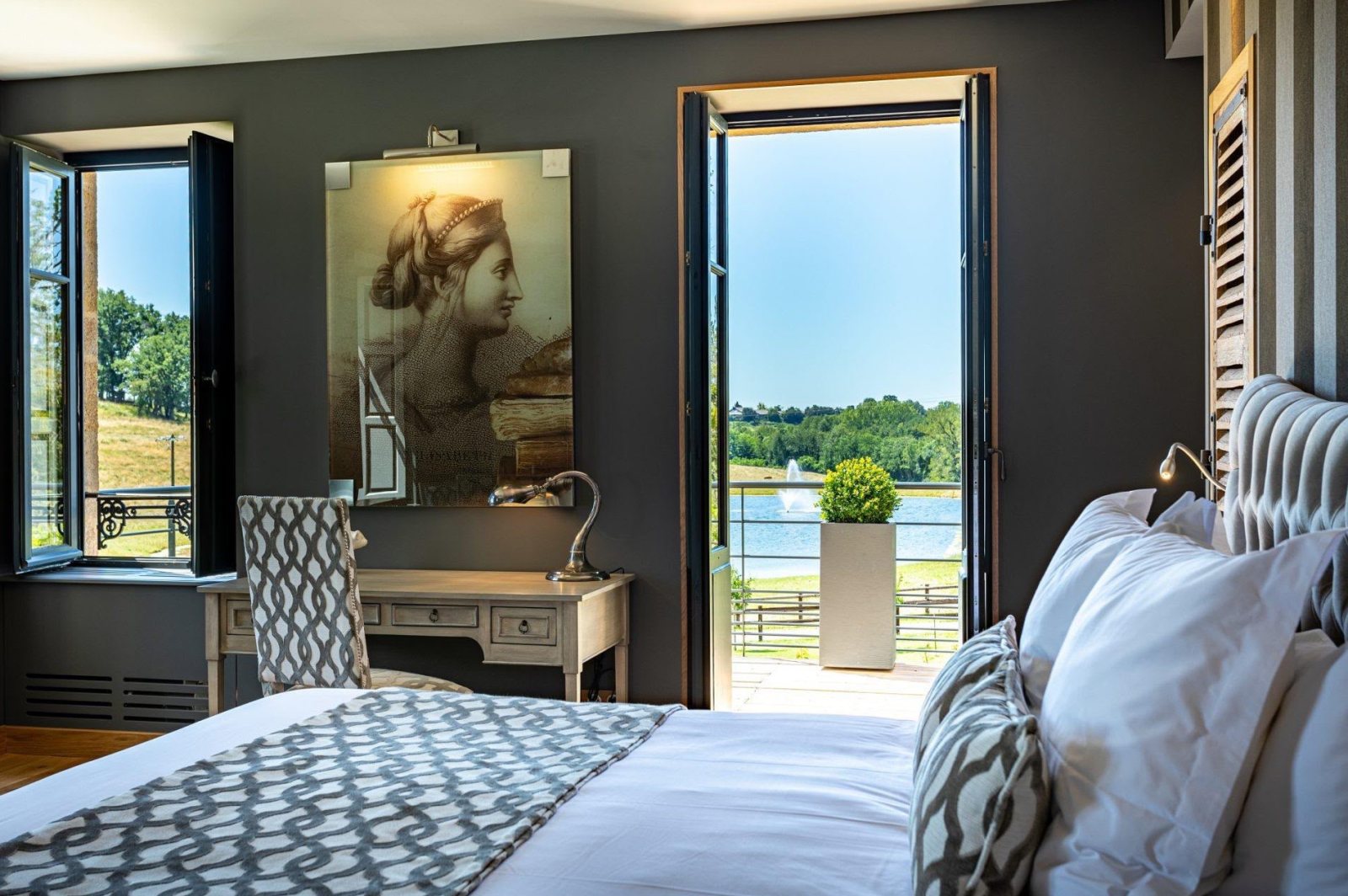Chambre vue lac — après, habillée Maison Dino