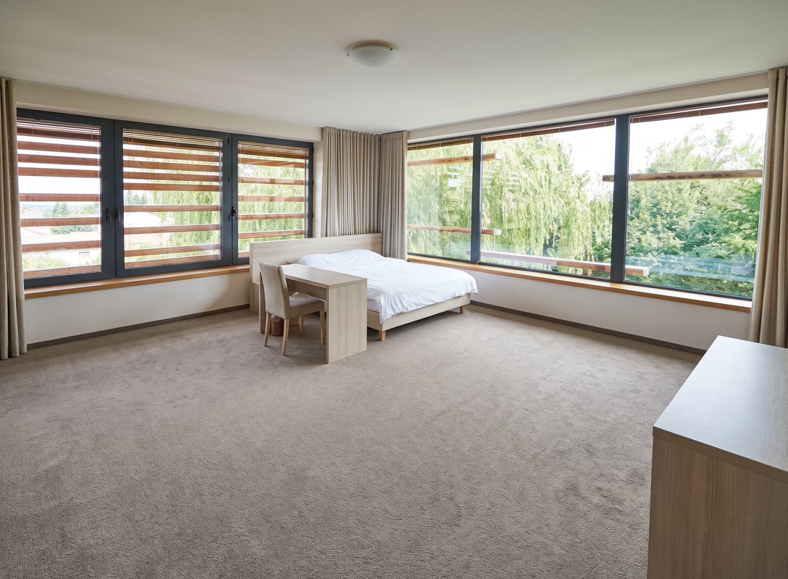 Suite — avant